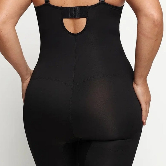 Shapellx AirSlim® Fancy Cupped Shaping Bodysuit - Picture 4 of 4